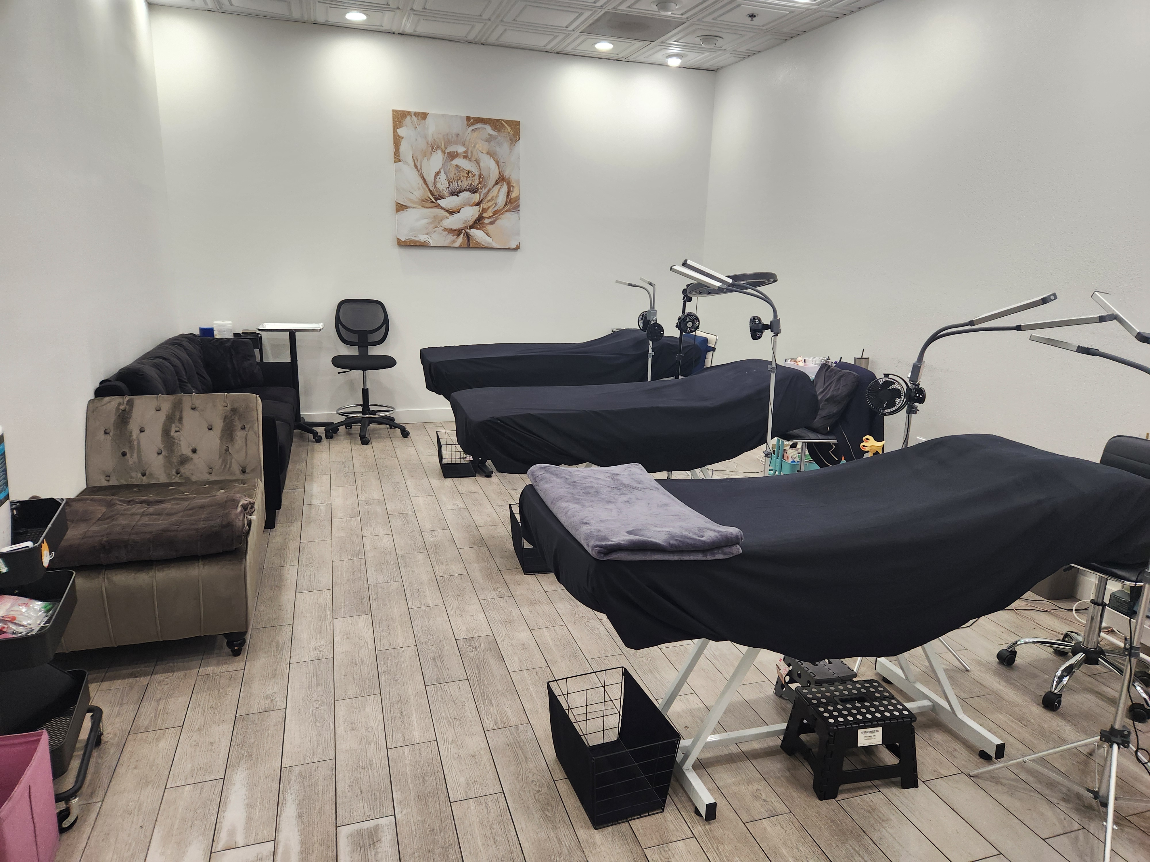 Lash studio cleaning